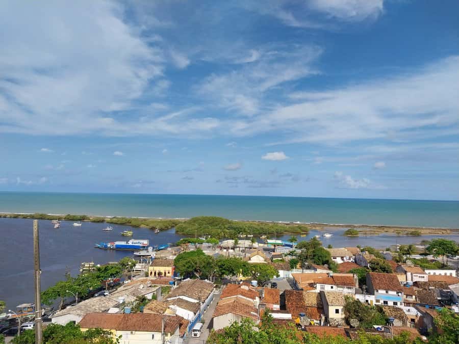 Vista da balsa e da orla de Santa Cruz Cabrália, Bahia